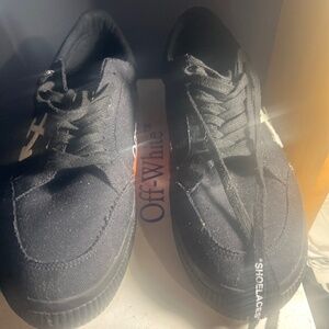 Off-White low vulcanized sneakers black and white